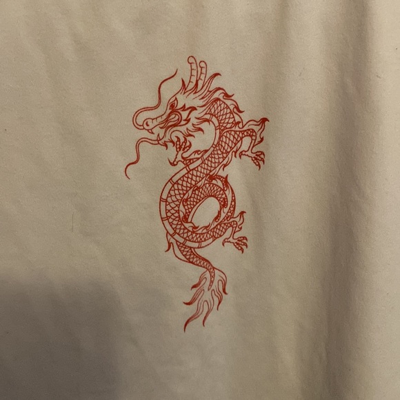 White open back crop with dragon print - Picture 3 of 3